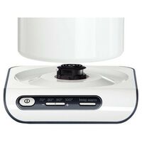 Чайники, термопоты: Чайник BOSCH TWK8611P Styline цвет белый, 2400Вт, пластиковый корпус с двойными стенками, внешняя отделка - нерж сталь/пластик, центр.контакт, плоский элемент, фильтр нерж.ст, электронная панель управления, выбор температуры нагрева 70-80-90-100°С, режим поддержания температуры фотографии