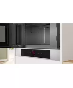 Купить Встраиваемая микроволновая печь BOSCH BFL7221W1 21л. 900Вт белый, изображение 3 в интернет-магазине Irkshop.ru