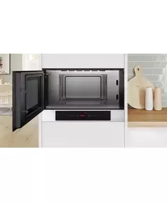 Купить Встраиваемая микроволновая печь BOSCH BFL7221W1 21л. 900Вт белый, изображение 2 в интернет-магазине Irkshop.ru