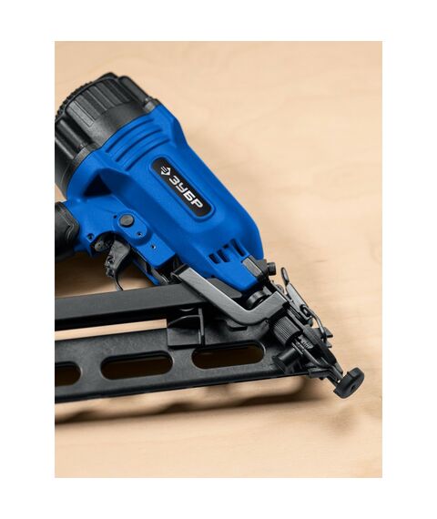 Пневматический финишный нейлер Зубр Профессионал DA34-64 для реечных гвоздей ЗУБР 15Ga, DA34 (32-64 мм) [31926] фотографии