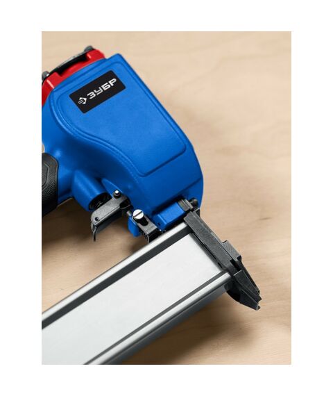 Пневматический нейлер Зубр Профессионал FST-50 для гвоздей по бетону и металлу [31943] фотографии