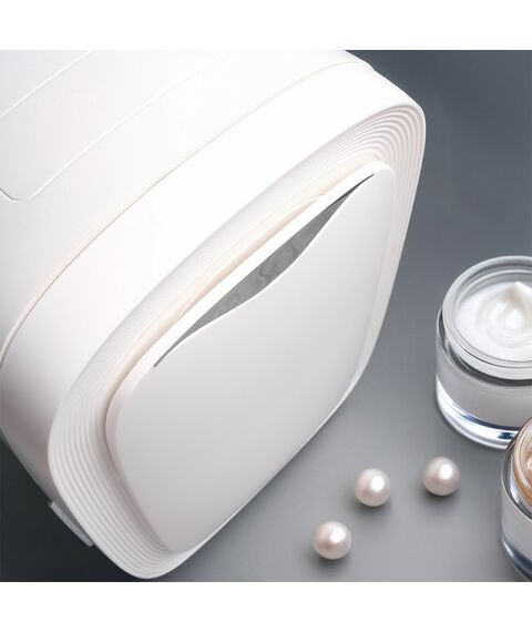 Холодильник для косметики и напитков Meyvel MB-12C2W фотографии