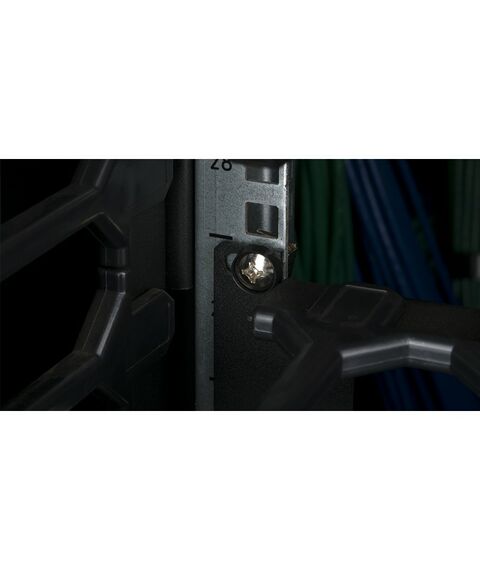 Кабельный органайзер Nikomax NMC-OP100CF-1U-BK 19", 1U, полезная глубина 100 мм, металлический, с пластиковыми пальцами, с крышкой, черный фотографии