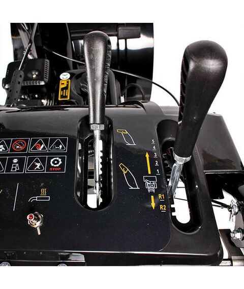 Снегоуборочные, подметальные машины: Снегоотбрасыватель Champion ST 662E 6.5 л.с./61см, 6F/2R, колеса, 3.6л, 80.5кг, эл.стартер, фары, обогрев рук фотографии