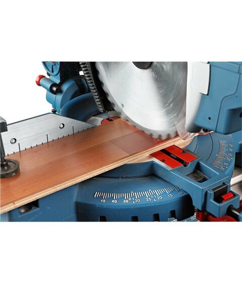 Электропилы: Торцовочная пила BOSCH GTM 12 JL 1800 Вт, 4300  об/мин, размер диска 305х30 мм, размер.раб.стола 465х308 мм, макс.ширина/макс.высота в гр. 151/95, высота заготовки в режиме настольной дисковой пилы 51 мм [0601B15001] фотографии