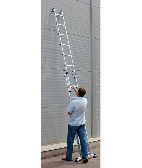 Стремянки и лестницы: Двухсекционная лестница СИБИН 38823-08 8 ступеней, со стабилизатором, алюминиевая фотографии