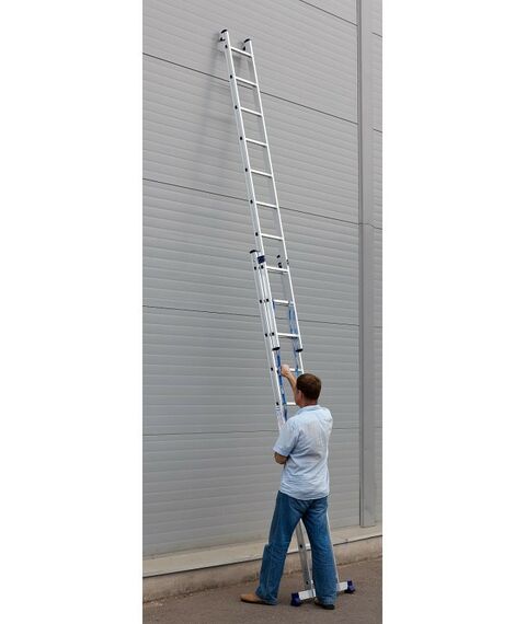 Стремянки и лестницы: Двухсекционная лестница СИБИН 38823-10 10 ступеней, со стабилизатором, алюминиевая фотографии