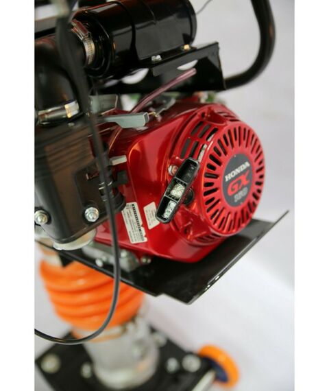 Виброплиты, вибраторы: Вибротрамбовка Samsan TR 271 78 кг, счетчик моточасов, колесный комплект, двигатель Honda GX 160, 4-тактный, одноцилиндровый фотографии