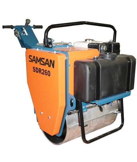 Дорожные катки: Ручной одновальцовый дорожный каток Samsan SDR 260D Honda 160 (5,5 л.с.), вес 260 кг, ширина барабана 560 мм фотографии