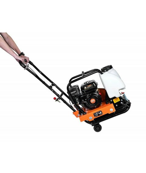 Виброплиты, вибраторы: Виброплита Samsan PC 26 двигатель SAMSAN SM200, 67 кг, колеса, с баком для воды фотографии