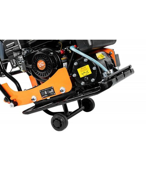 Виброплиты, вибраторы: Виброплита Samsan PC 292 двигатель SAMSAN SM200, 6.5 л.с., вес 82 кг, колеса, с баком фотографии