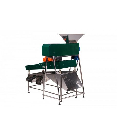 Дробилки и мялки:  Комбайн с гребнеотделителем для сортировки некондиционной ягоды фотографии