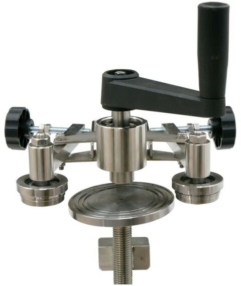 Закаточные машинки:  М3 07 для закатки жестяных банок ручная с 3-мя патронами фотографии