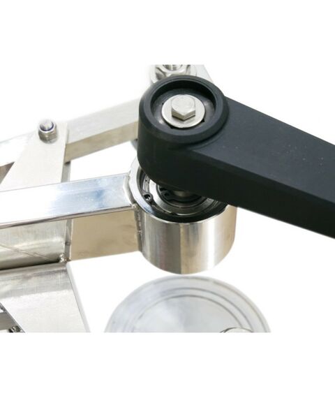 Закаточные машинки:  М3 07 для закатки жестяных банок ручная с 3-мя патронами фотографии