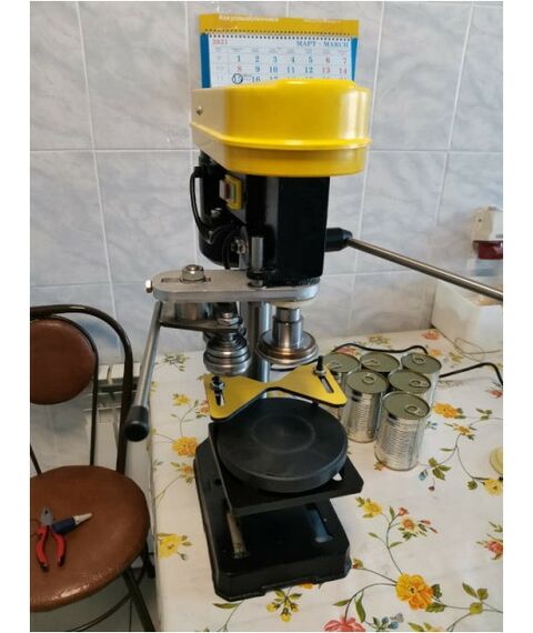 Закаточные машинки:  УЗН-1 для закатки жестяных банок полуавтоматическая настольная фотографии