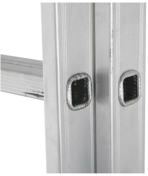 Стремянки и лестницы: Лестница TUNDRA 6 ступеней трехсекционная, алюминиевая фотографии