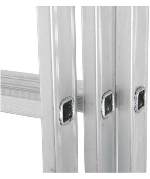 Стремянки и лестницы: Лестница TUNDRA 7 ступеней трехсекционная, алюминиевая фотографии