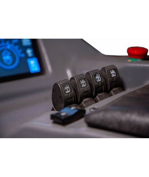 Ричтраки с кабиной: Ричтрак электрический с кабиной TOR CQD20-D 2.0 т, 12.5 м, с камерой и быстрым подъемом [1030866] фотографии