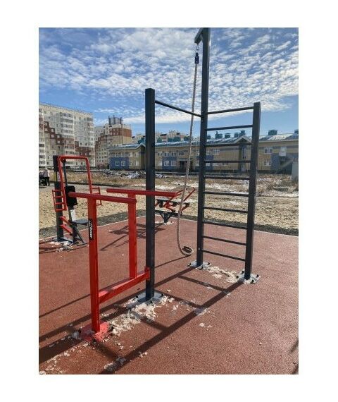 Уличный тренажерный комплекс перекладина, брусья, лестница, канатAVU048 фотографии