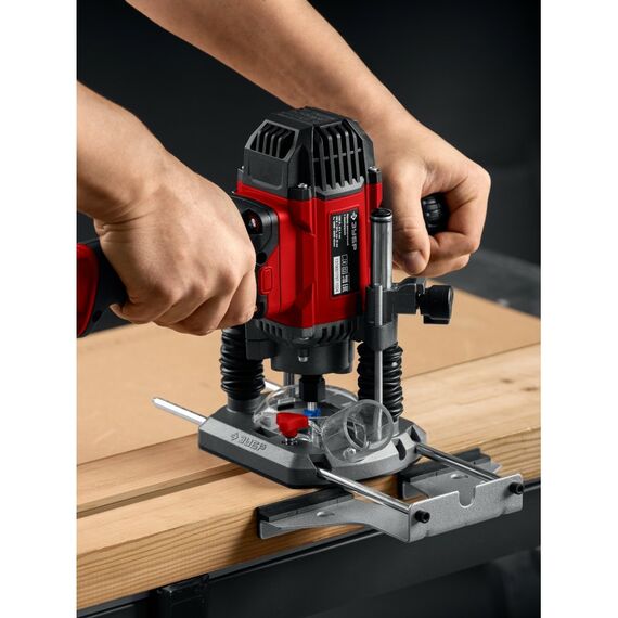 Универсальный фрезер Зубр ФМР-1250 1200 Вт, 50 мм фотографии