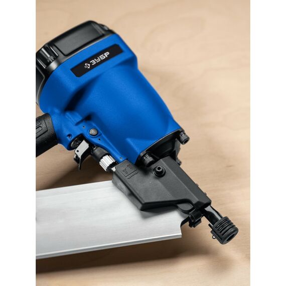 Пневматический нейлер Зубр Профессионал SN34-90A для реечных гвоздей ЗУБР SN34/D34 (50-90 мм) [31925] фотографии