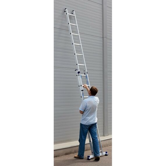 Стремянки и лестницы: Двухсекционная лестница СИБИН 38823-08 8 ступеней, со стабилизатором, алюминиевая фотографии