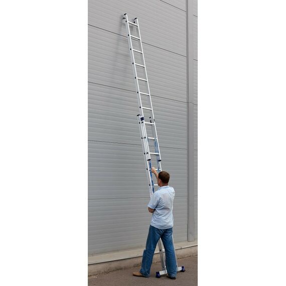 Стремянки и лестницы: Двухсекционная лестница СИБИН 38823-10 10 ступеней, со стабилизатором, алюминиевая фотографии
