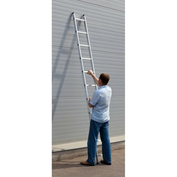 Стремянки и лестницы: Приставная лестница СИБИН 38834-11 односекционная, алюминиевая, 11 ступеней, высота 307 см фотографии