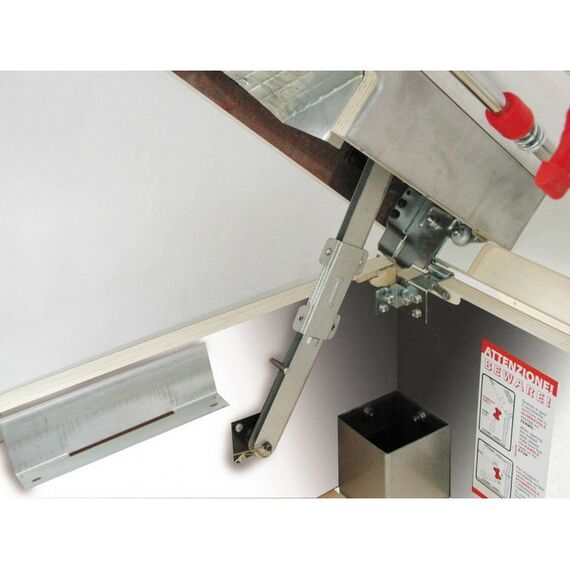 Настольный футбол: Настольный футбол с жетоноприемником Garlando World Champion 153x77x92см фотографии