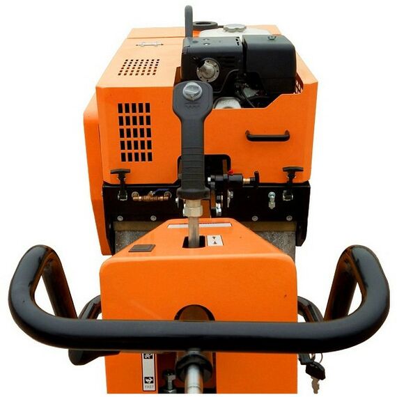 Дорожные катки: Ручной двухвальцовый дорожный каток Samsan DDR 600 Honda 390 (13 л.с.), вес сухой 545 кг, бак для воды 50 л, ширина барабана 600 мм фотографии