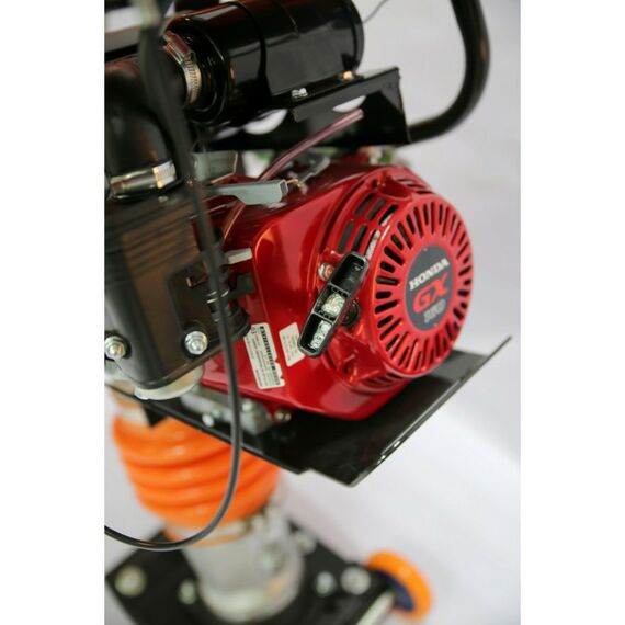 Виброплиты, вибраторы: Вибротрамбовка Samsan TR 271 78 кг, счетчик моточасов, колесный комплект, двигатель Honda GX 160, 4-тактный, одноцилиндровый фотографии