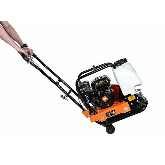 Виброплиты, вибраторы: Виброплита Samsan PC 26 двигатель SAMSAN SM200, 67 кг, колеса, с баком для воды фотографии