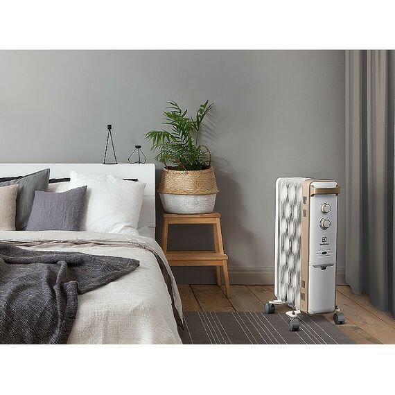 Масляные радиаторы: Масляный радиатор Electrolux Wave EOH/M-9157 мощность обогрева 1500 Вт, число секций: 7, термостат, колеса для перемещения, цвет белый фотографии