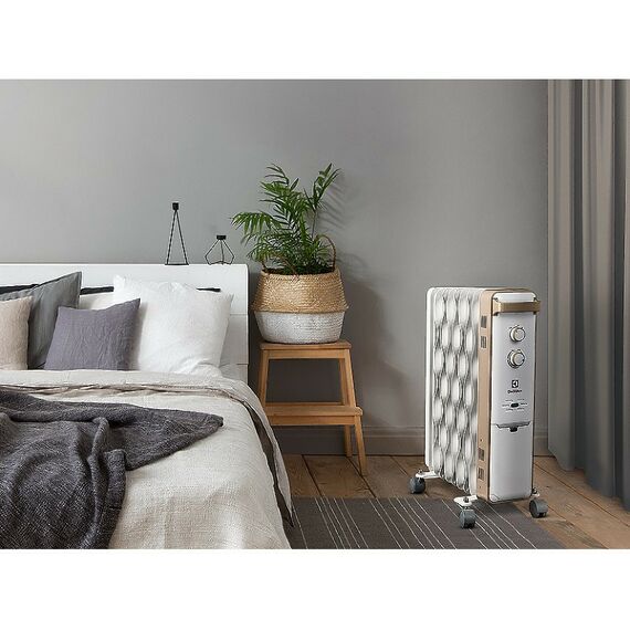 Масляные радиаторы: Масляный радиатор Electrolux Wave EOH/M-9209 мощность обогрева 2000 Вт, число секций: 9, термостат, колеса для перемещения, цвет белый фотографии
