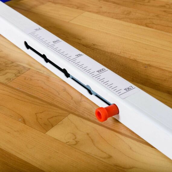 Легкая атлетика:  Барьер для легкой атлетики переменной высоты (складной, с противовесом) фотографии