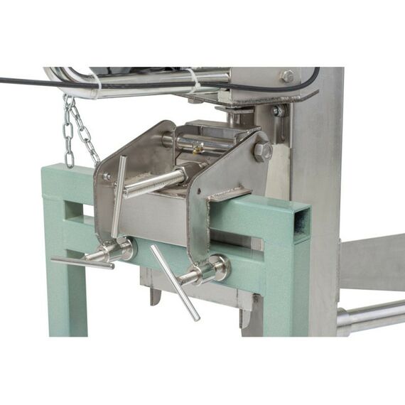 Моторы лодочные:  Лиман, прямая ременная передача, двигатель Lifan, 9 л.с., расход 2 л/ч фотографии