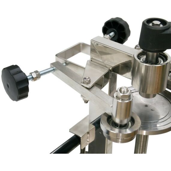 Закаточные машинки:  М3 07 для закатки жестяных банок ручная с 3-мя патронами фотографии