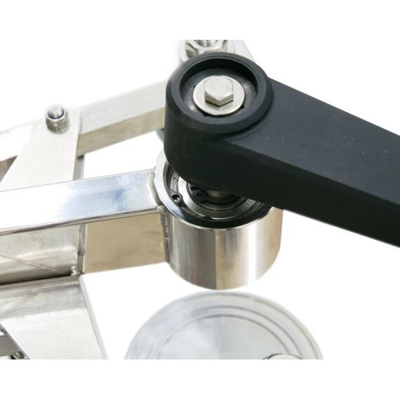 Закаточные машинки:  М3 07 для закатки жестяных банок ручная с 3-мя патронами фотографии