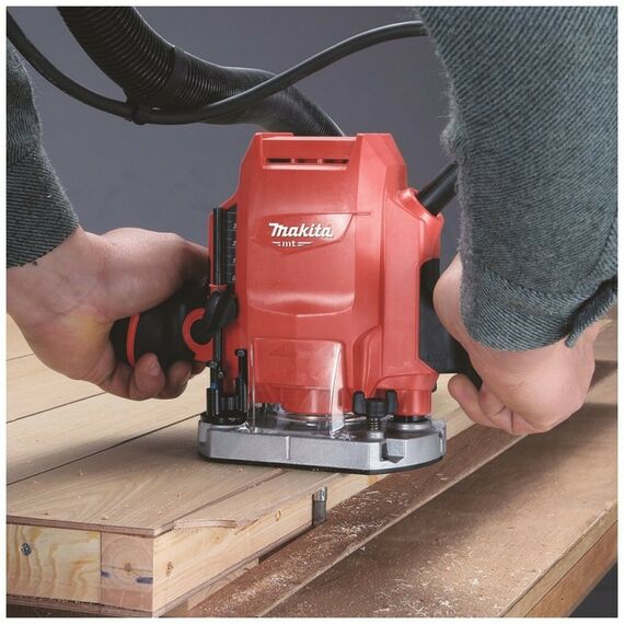 Фрезеры: Фрезер Makita М3601 900Вт, 27000 об/мин, ход 35мм, цанга 8мм, 2.7кг фотографии