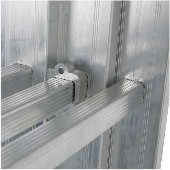 Стремянки и лестницы: Лестница TUNDRA 10 ступеней трехсекционная, алюминиевая фотографии