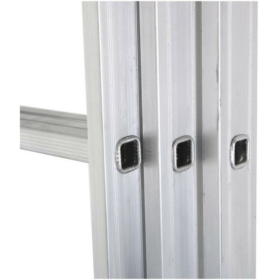 Стремянки и лестницы: Лестница TUNDRA 10 ступеней трехсекционная, алюминиевая фотографии