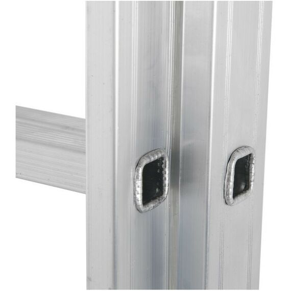 Стремянки и лестницы: Лестница TUNDRA 11 ступеней двухсекционная, алюминиевая фотографии