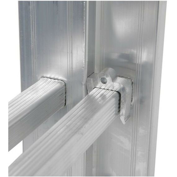 Стремянки и лестницы: Лестница TUNDRA 12 ступеней двухсекционная, алюминиевая фотографии