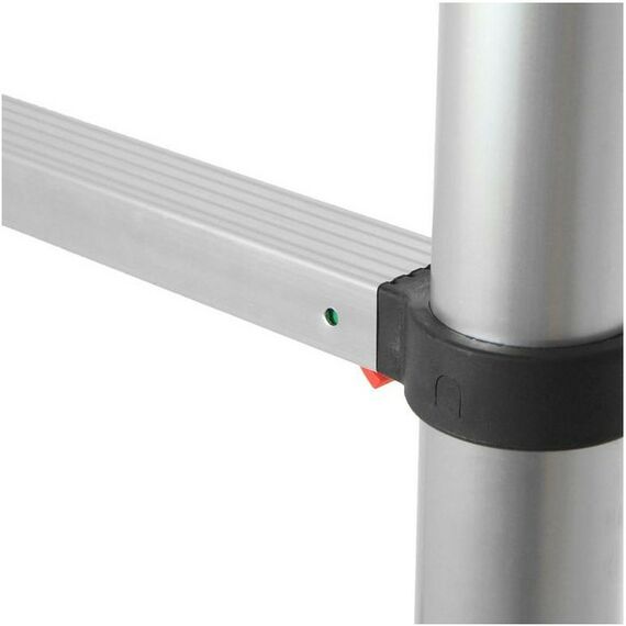 Стремянки и лестницы: Лестница телескопическая в сумке TUNDRA 3.2 м алюминиевая, 11 ступеней, автомат фотографии