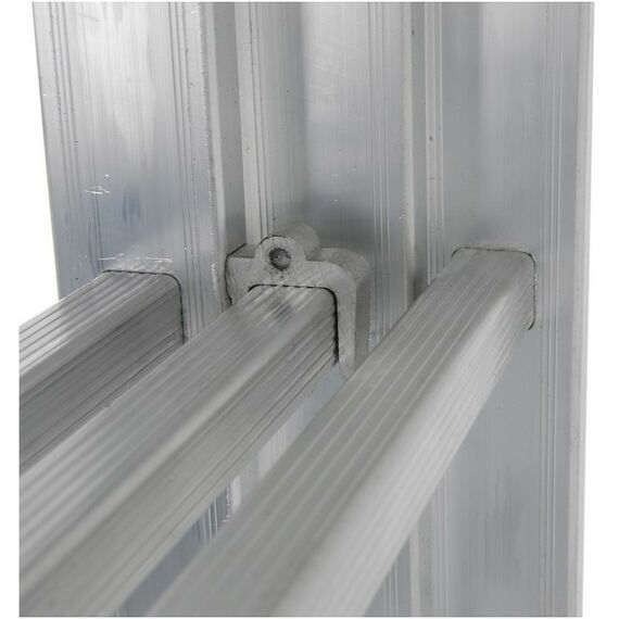 Стремянки и лестницы: Лестница TUNDRA 6 ступеней трехсекционная, алюминиевая фотографии