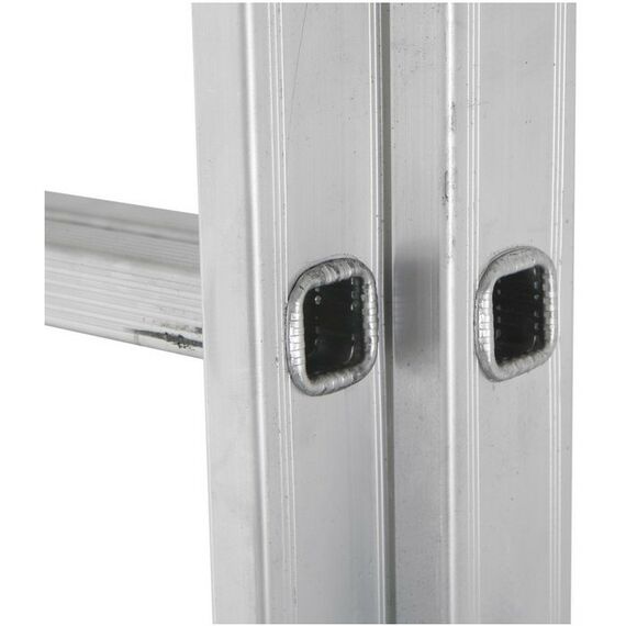 Стремянки и лестницы: Лестница TUNDRA 6 ступеней трехсекционная, алюминиевая фотографии