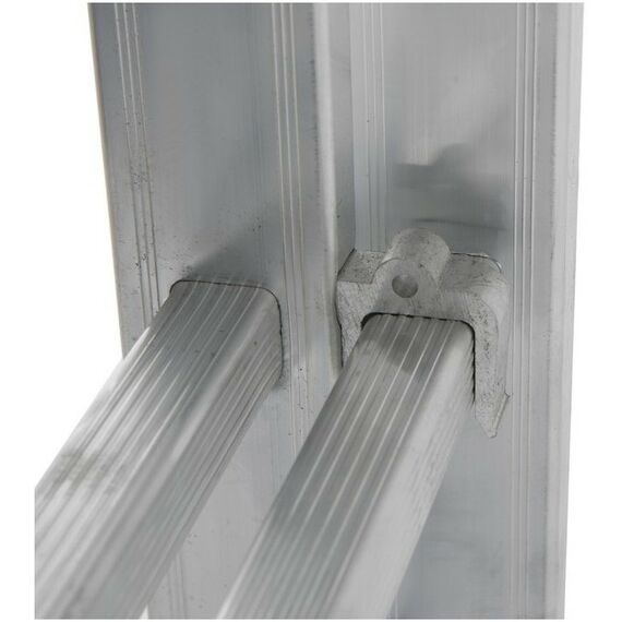 Стремянки и лестницы: Лестница TUNDRA 7 ступеней двухсекционная, алюминиевая фотографии