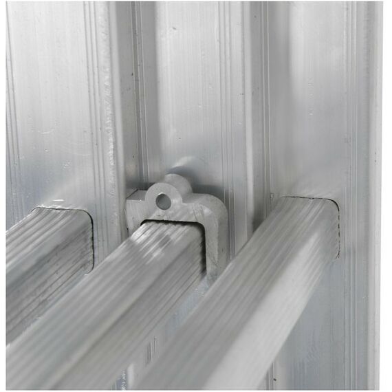 Стремянки и лестницы: Лестница TUNDRA 7 ступеней трехсекционная, алюминиевая фотографии