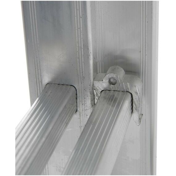 Стремянки и лестницы: Лестница TUNDRA 8 ступеней двухсекционная, алюминиевая фотографии