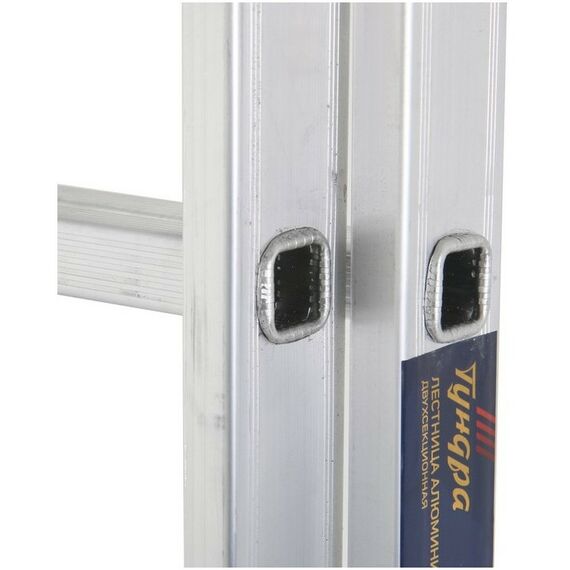 Стремянки и лестницы: Лестница TUNDRA 8 ступеней двухсекционная, алюминиевая фотографии